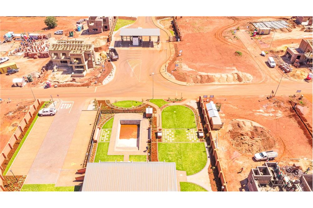 Residential - ਅਲੱਗ ਥਲੱਗ ਬਣਿਆ ਹੋਇਆ ਘਰ - Fountainbrook Estate, Gauteng - South Africa - 22 - 1031393025-832