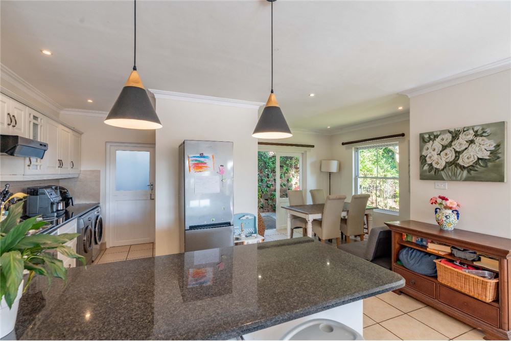 Residential - Townhouse - Mount Edgecombe Country Estate, KwaZulu Natal - South Africa - 9 - 1031465128-24