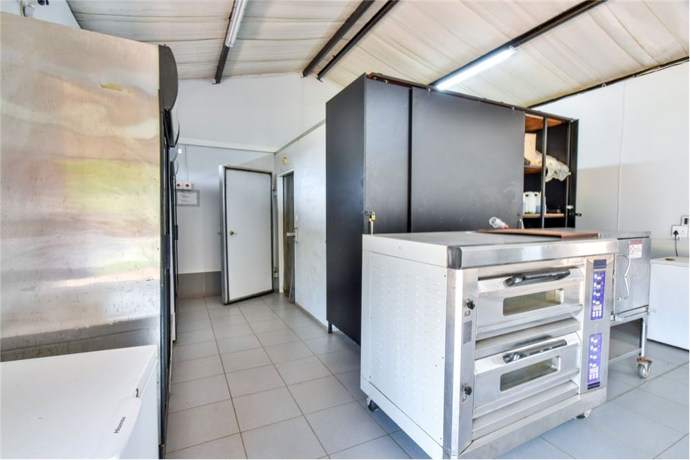 Comercial - Hostal - Kameeldrift East, Gauteng - South Africa - 24 - 1031414001-141