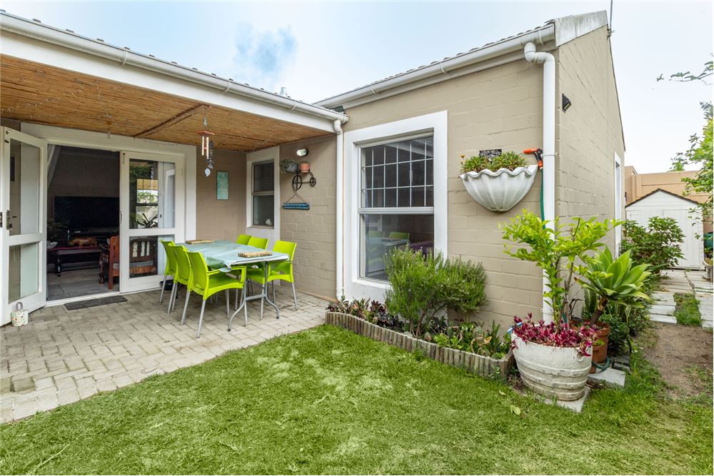 Residential - Hus - Vredekloof Heights, Western Cape - South Africa - 8 - 1031485058-18