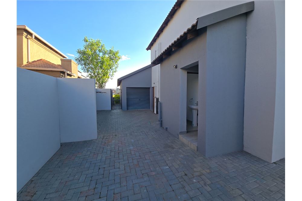 Residential - House - Zambezi Manor Lifestyle Estate, Gauteng - South Africa - 32 - 1031414140-48