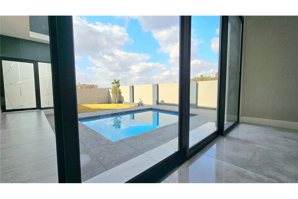 Residential - ਅਲੱਗ ਥਲੱਗ ਬਣਿਆ ਹੋਇਆ ਘਰ - Fountainbrook Estate, Gauteng - South Africa - 30 - 1031393025-834