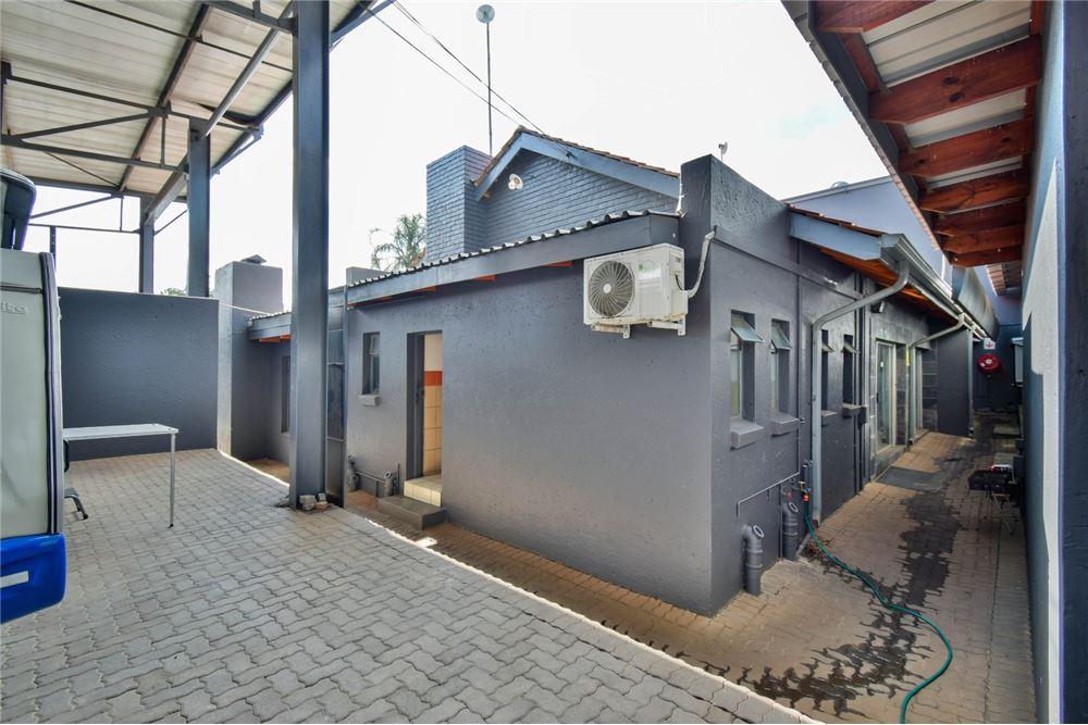 Comercial - Comercio/Tienda - Montana, Gauteng - South Africa - 16 - 1031414088-136