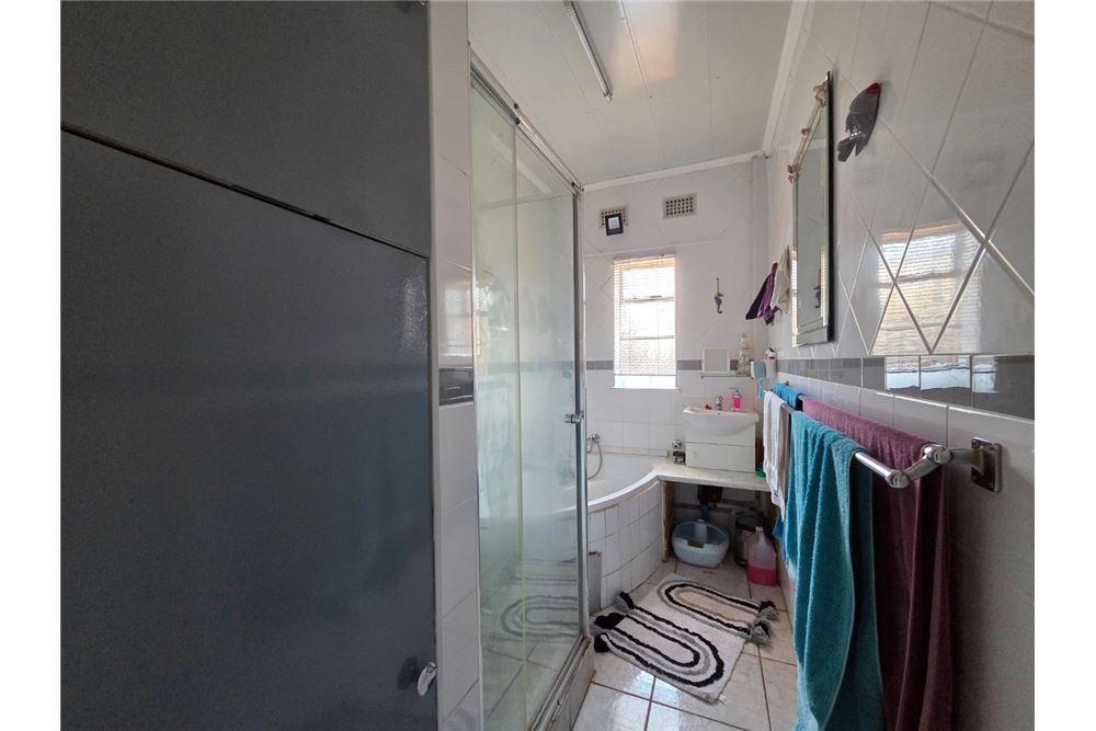 Residential - Hiša večstanovanjska - South Hills, Gauteng - South Africa - 14 - 1031421022-1335