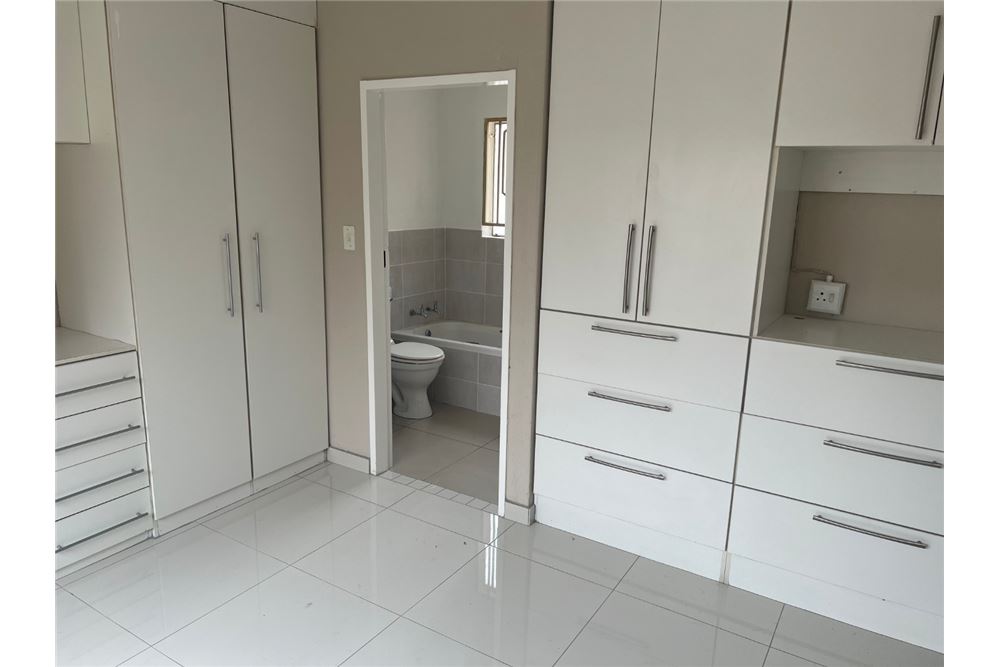 Residential - House - Danville, Gauteng - South Africa - 29 - 1031414015-774