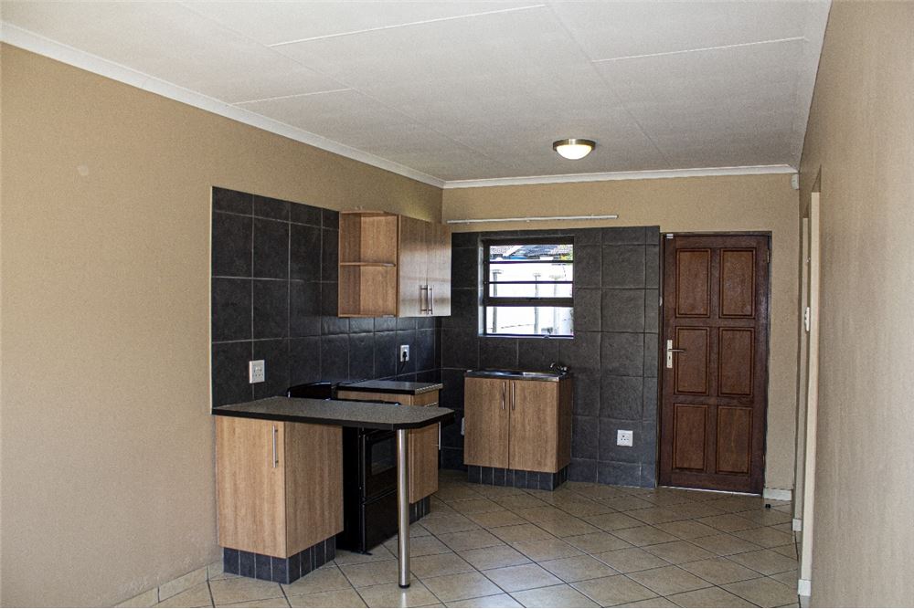 Prédio Habitacional - Moradia em Banda - Sasolburg Ext 10, Free State - South Africa - 2 - 1031010007-140