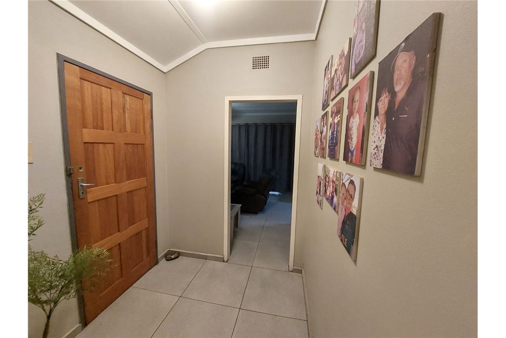 Residential - हाउस - Vanderbijlpark SW 5, Gauteng - South Africa - 9 - 1031010012-83