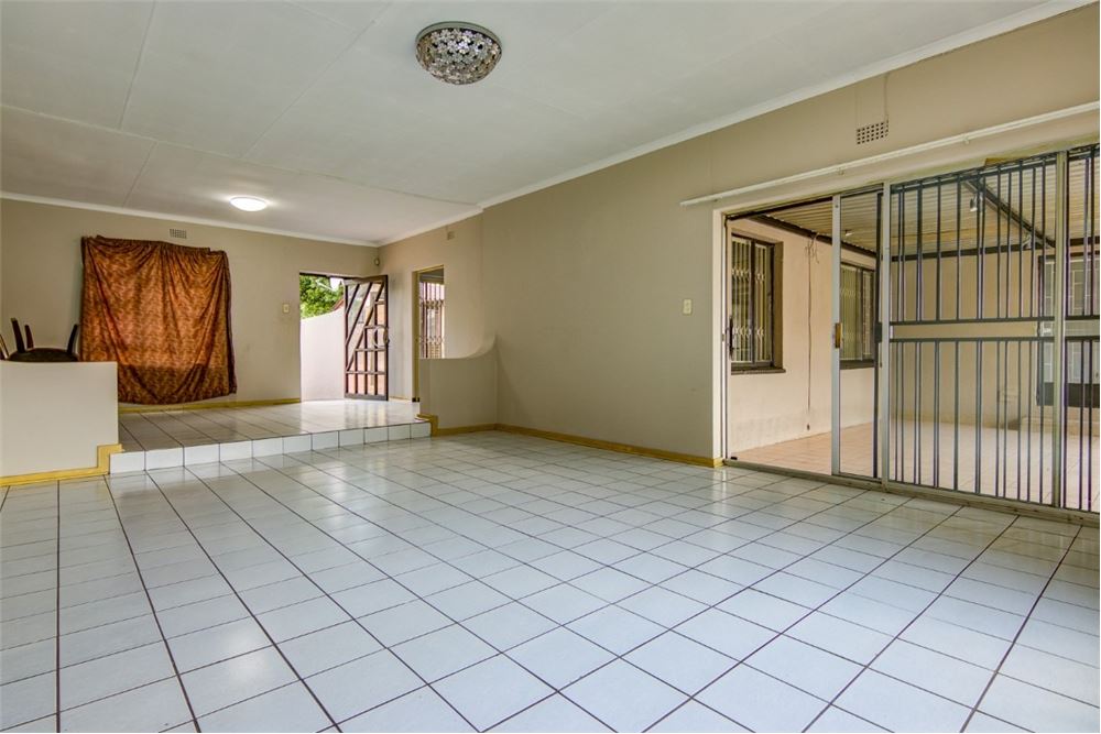 Residential - ਅਲੱਗ ਥਲੱਗ ਬਣਿਆ ਹੋਇਆ ਘਰ - Norkem Park, Gauteng - South Africa - 6 - 1031439089-19