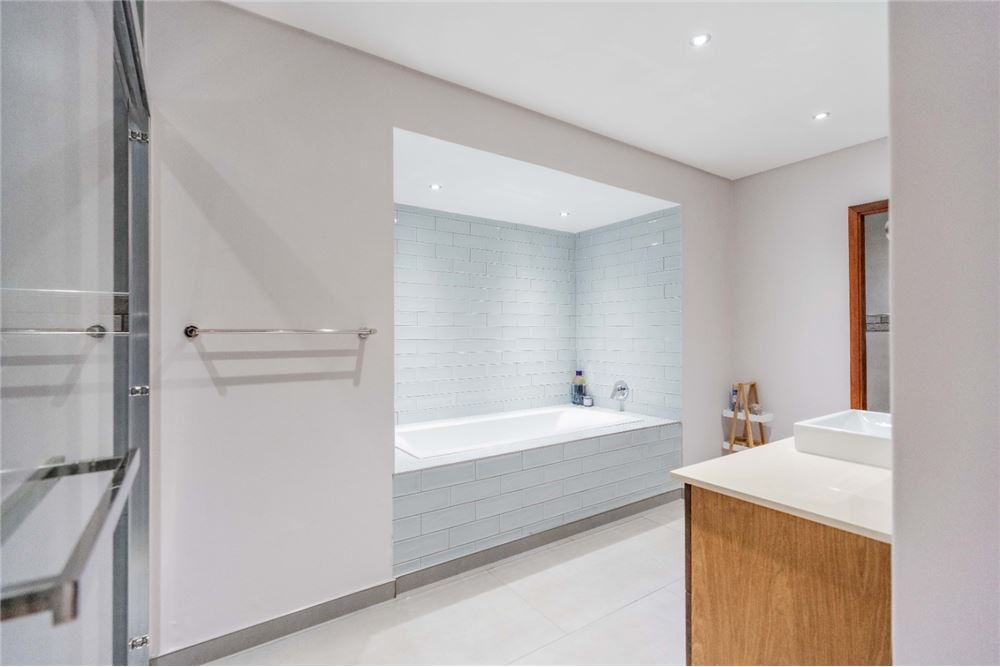 Residential - House - Umhlanga Rocks, KwaZulu Natal - South Africa - 32 - 1031465022-876