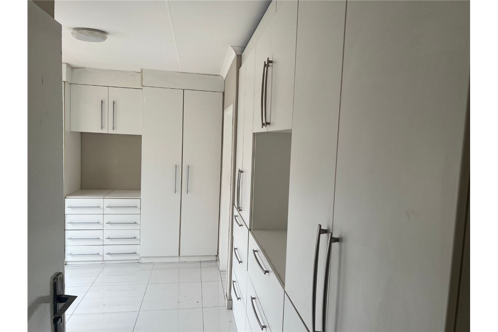 Residential - House - Danville, Gauteng - South Africa - 24 - 1031414015-774