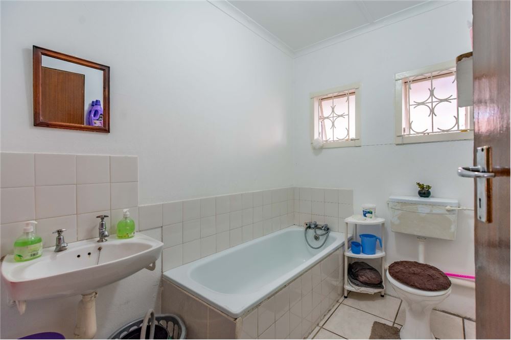 Residential - ਅਲੱਗ ਥਲੱਗ ਬਣਿਆ ਹੋਇਆ ਘਰ - Woodview, KwaZulu Natal - South Africa - 19 - 1031465033-74