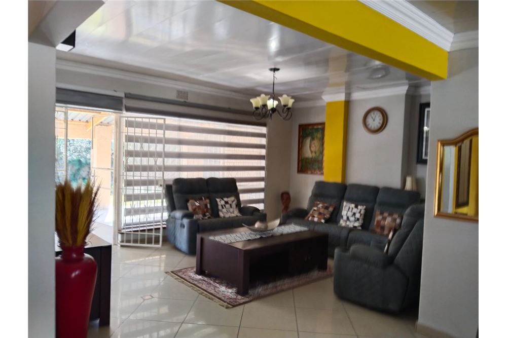 Residential - ਅਲੱਗ ਥਲੱਗ ਬਣਿਆ ਹੋਇਆ ਘਰ - Ridgeway, Gauteng - South Africa - 4 - 1031421068-160