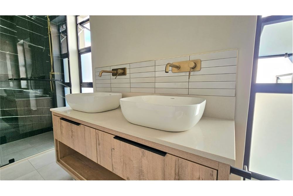 Residential - ਅਲੱਗ ਥਲੱਗ ਬਣਿਆ ਹੋਇਆ ਘਰ - Fountainbrook Estate, Gauteng - South Africa - 18 - 1031393025-834