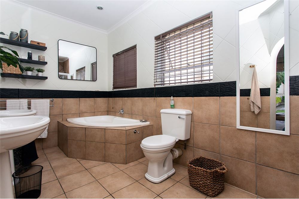 Konut - Bitiþik Villa - Van Riebeeckshof, Western Cape - South Africa - 26 - 1031485071-5