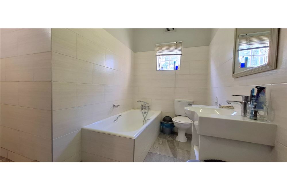 Residential - Rumah Terpisah - Glenwood, KwaZulu Natal - South Africa - 35 - 1031389002-211