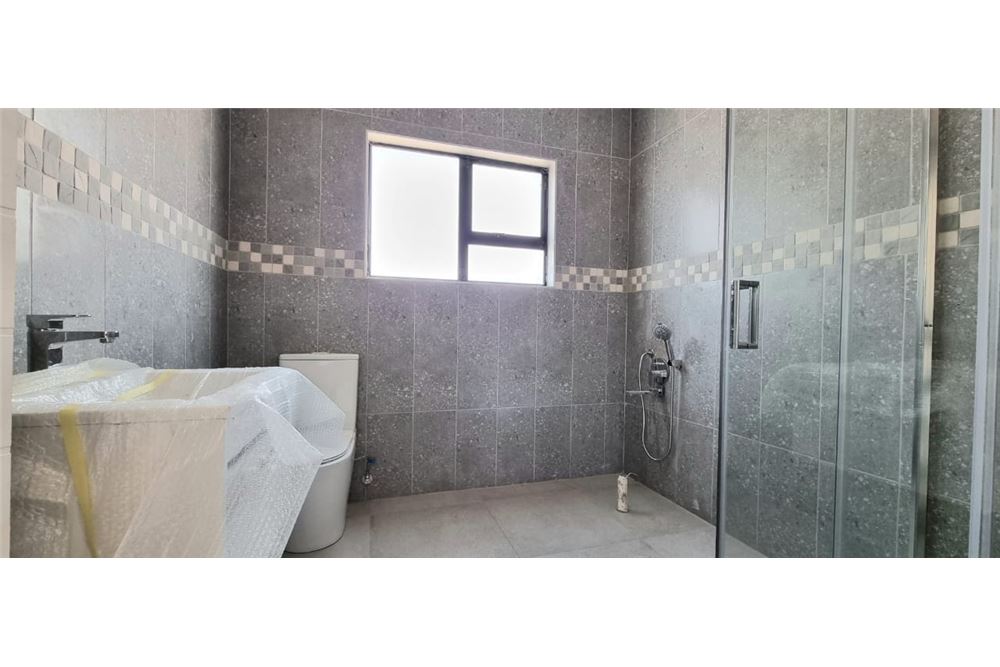 Gyvenamasis - Namas - Everglades Estate, North West - South Africa - 24 - 1031416049-44