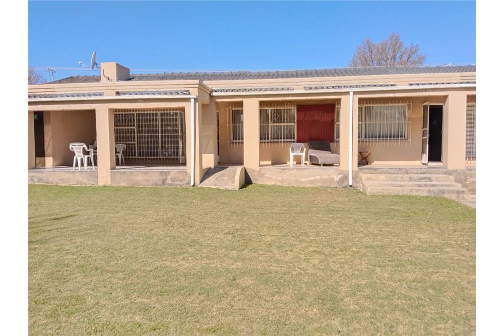 Residential - ਅਲੱਗ ਥਲੱਗ ਬਣਿਆ ਹੋਇਆ ਘਰ - Ridgeway, Gauteng - South Africa - 2 - 1031421068-160