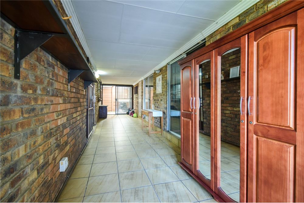 Residential - House - Waverley, Gauteng - South Africa - 31 - 1031414001-147
