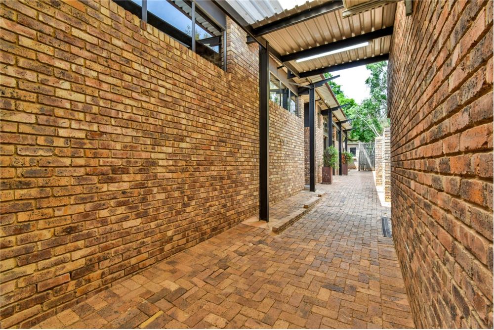 Comercial - Hostal - Kameeldrift East, Gauteng - South Africa - 28 - 1031414001-141