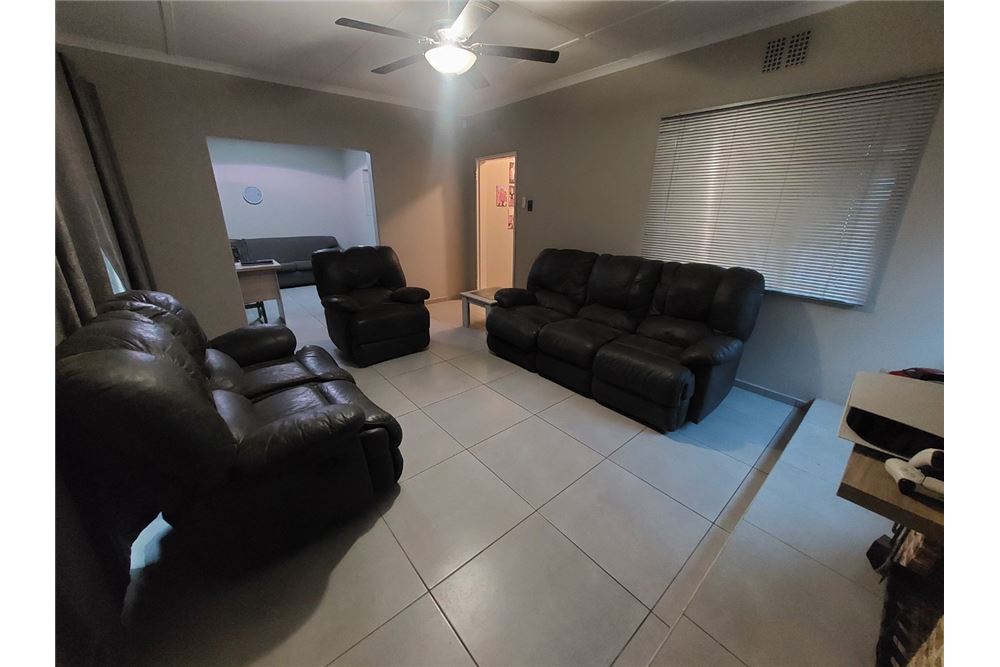 Residential - हाउस - Vanderbijlpark SW 5, Gauteng - South Africa - 13 - 1031010012-83