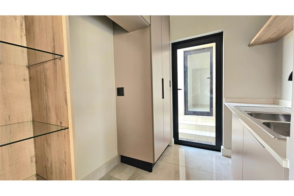 Residential - ਅਲੱਗ ਥਲੱਗ ਬਣਿਆ ਹੋਇਆ ਘਰ - Fountainbrook Estate, Gauteng - South Africa - 31 - 1031393025-834