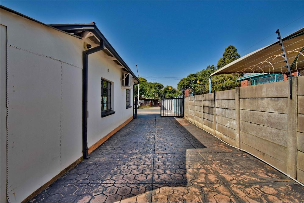 Comercial - Comercio/Tienda - Pretoria North, Gauteng - South Africa - 21 - 1031414001-131