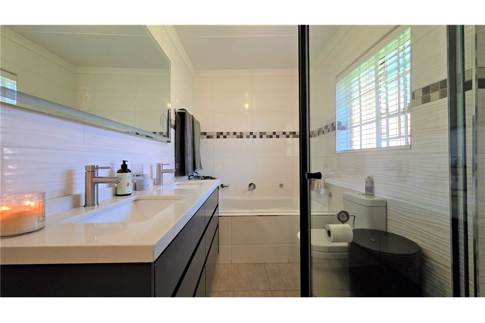 Residential - บ้านเดี่ยว - Fourways, Gauteng - South Africa - 26 - 1031393037-387