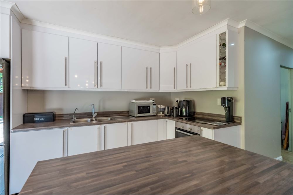 Rezidential - Case/Vile - Glen Anil, KwaZulu Natal - South Africa - 12 - 1031465099-130