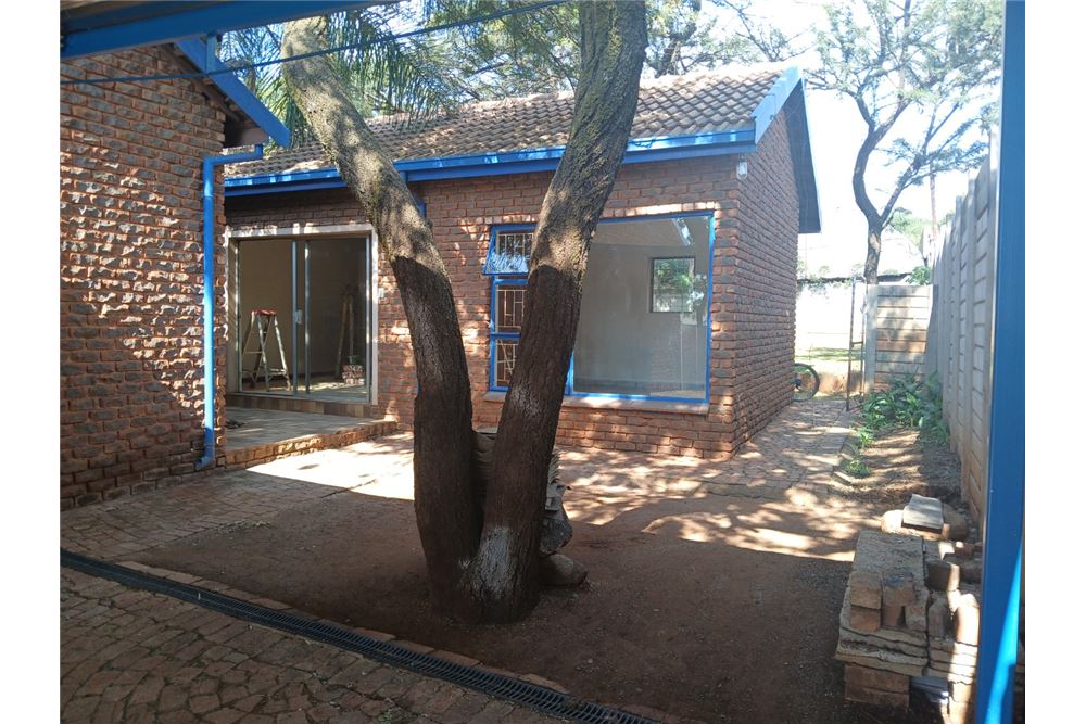 Residential - House - Karenpark, Gauteng - South Africa - 4 - 1031414088-127