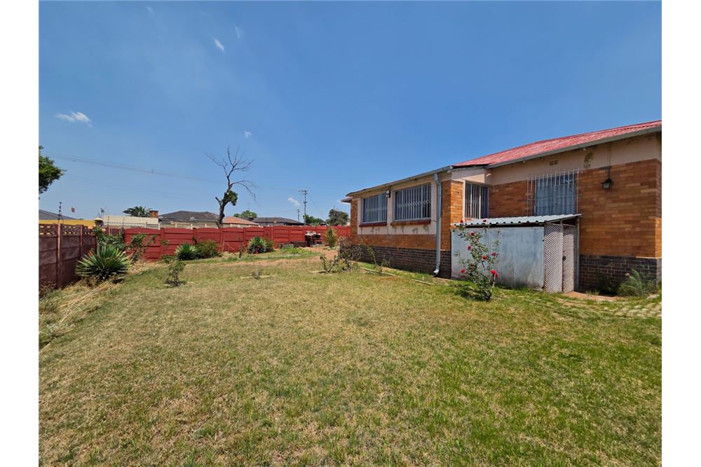 Residential - Hiša večstanovanjska - South Hills, Gauteng - South Africa - 18 - 1031421022-1335