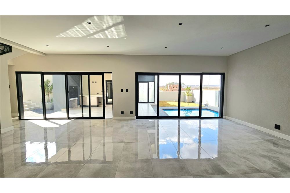 Residential - ਅਲੱਗ ਥਲੱਗ ਬਣਿਆ ਹੋਇਆ ਘਰ - Fountainbrook Estate, Gauteng - South Africa - 5 - 1031393025-834