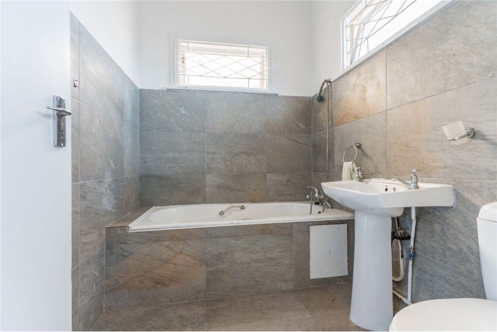 Residential - Διαμέρισμα - Glenwood, KwaZulu Natal - South Africa - 14 - 1031389158-15