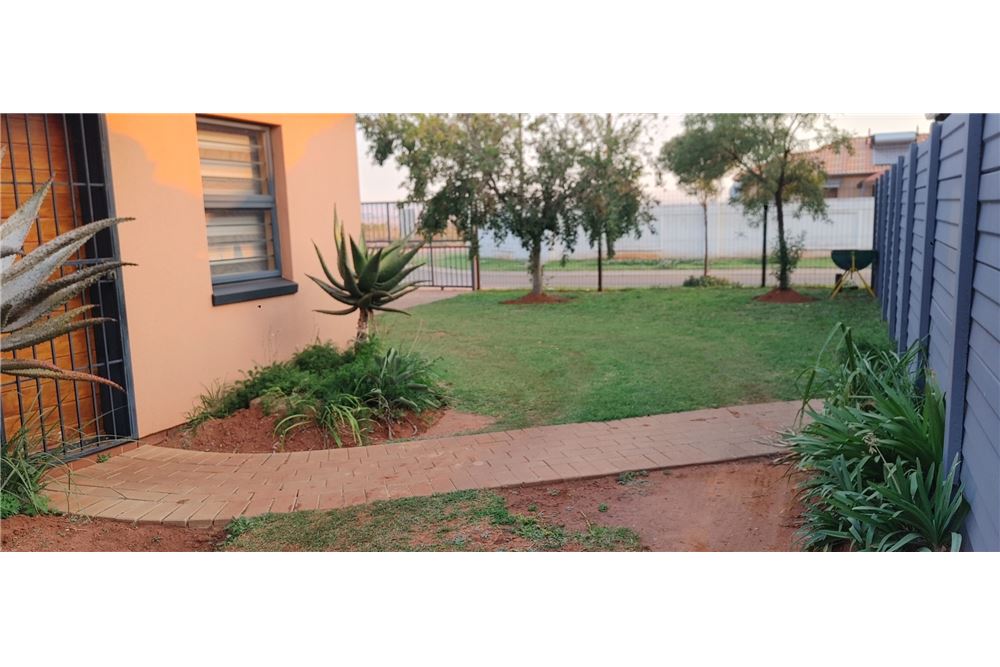 Residential - بيت مستقل - Protea Glen, Gauteng - South Africa - 3 - 1031421124-68