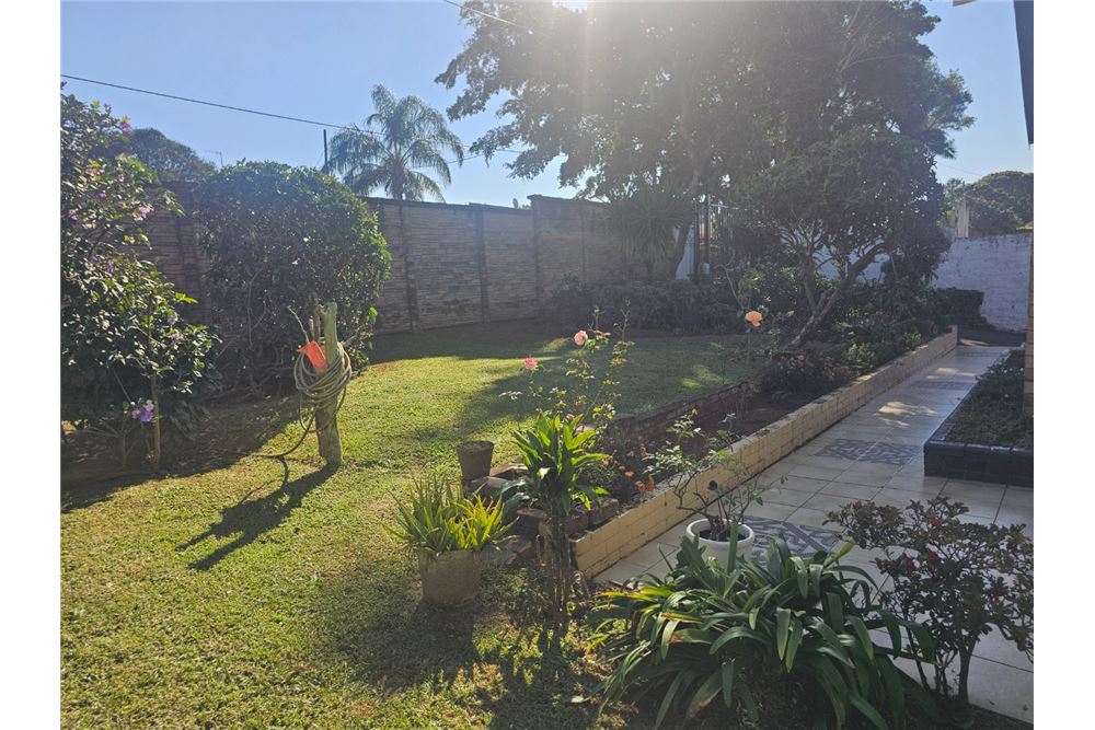 Residential - ਅਲੱਗ ਥਲੱਗ ਬਣਿਆ ਹੋਇਆ ਘਰ - Greenwood Park, KwaZulu Natal - South Africa - 20 - 1031465025-211