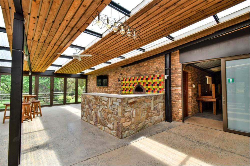 Comercial - Hostal - Kameeldrift East, Gauteng - South Africa - 11 - 1031414001-141