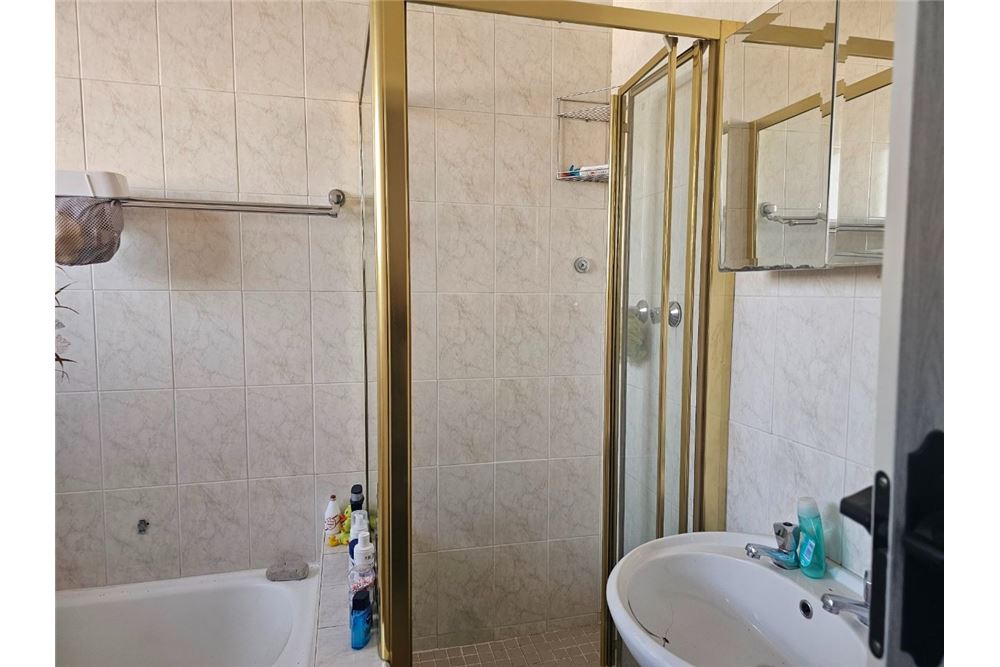 Residential - Rivitalo - Brackenhurst, Gauteng - South Africa - 12 - 1031421052-256