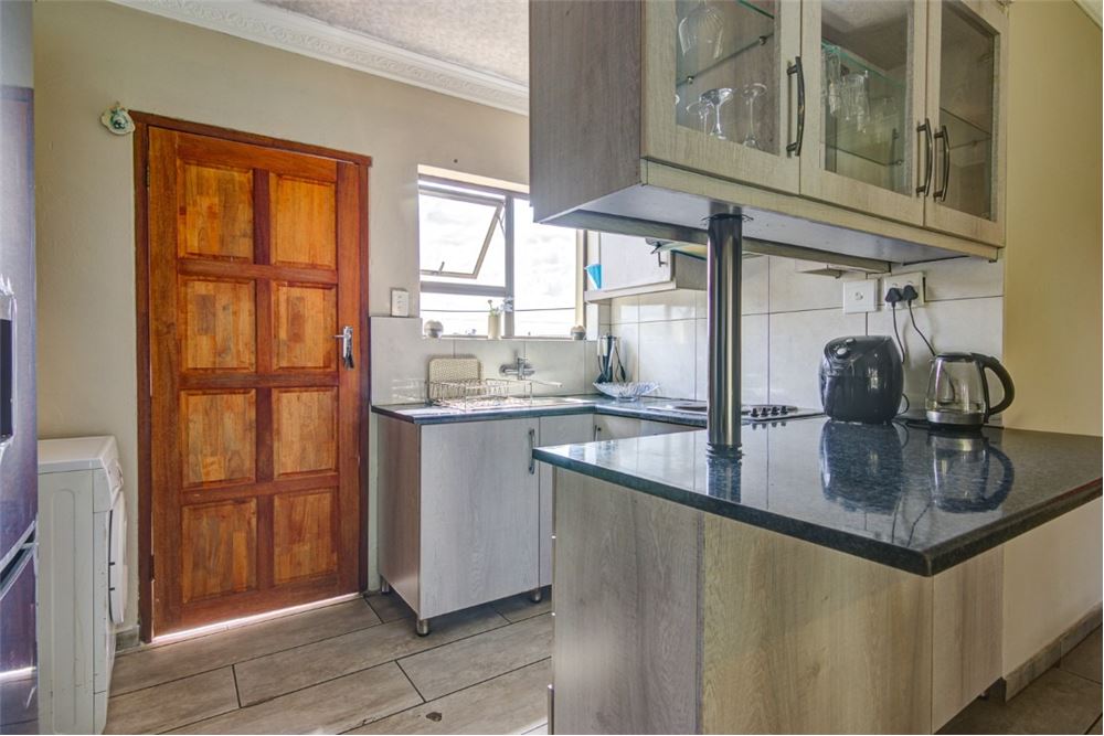 Residential - ਅਲੱਗ ਥਲੱਗ ਬਣਿਆ ਹੋਇਆ ਘਰ - Norkem Park, Gauteng - South Africa - 23 - 1031439089-19