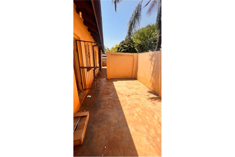 Residential - House - Dorandia, Gauteng - South Africa - 11 - 1031414112-24