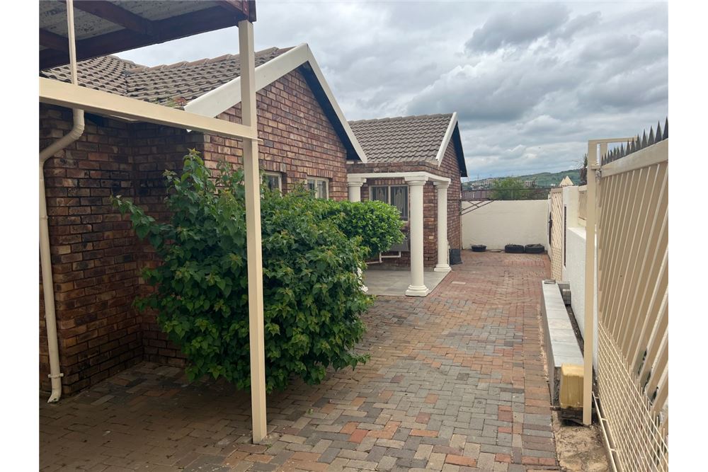 Residential - House - Danville, Gauteng - South Africa - 10 - 1031414015-774