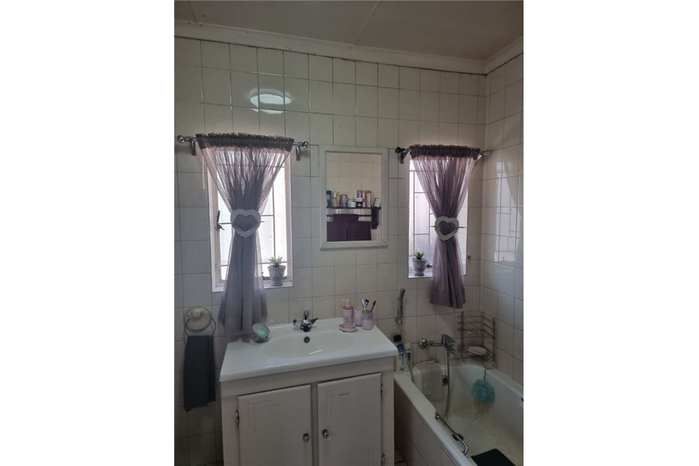 Woningbouw - Haus - Vanderbijlpark SW 5, Gauteng - South Africa - 14 - 1031010017-88