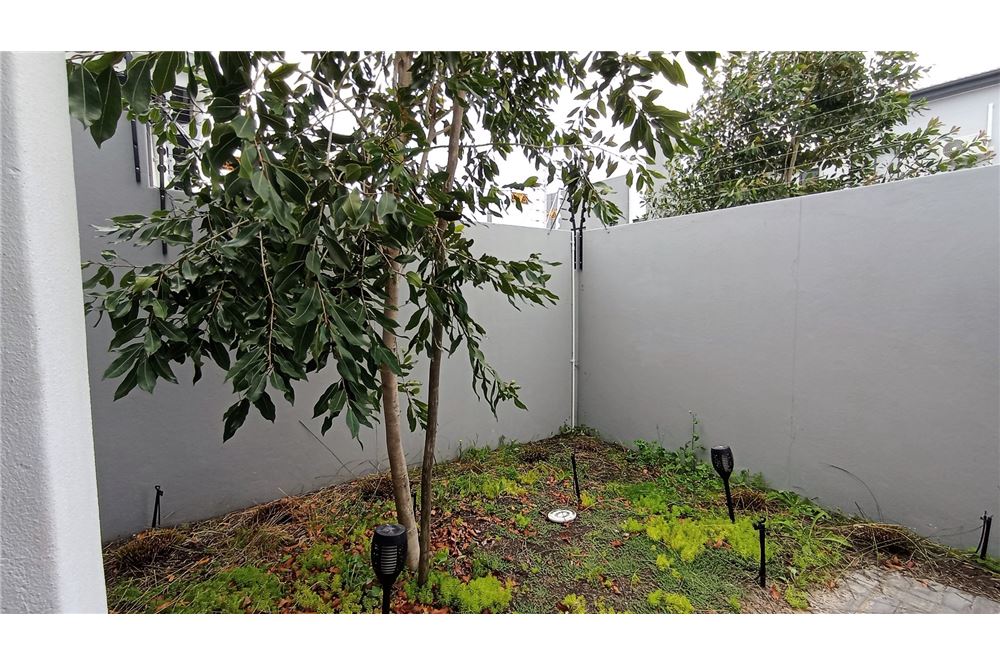 Residential - House - Sandown, Western Cape - South Africa - 23 - 1031400215-16