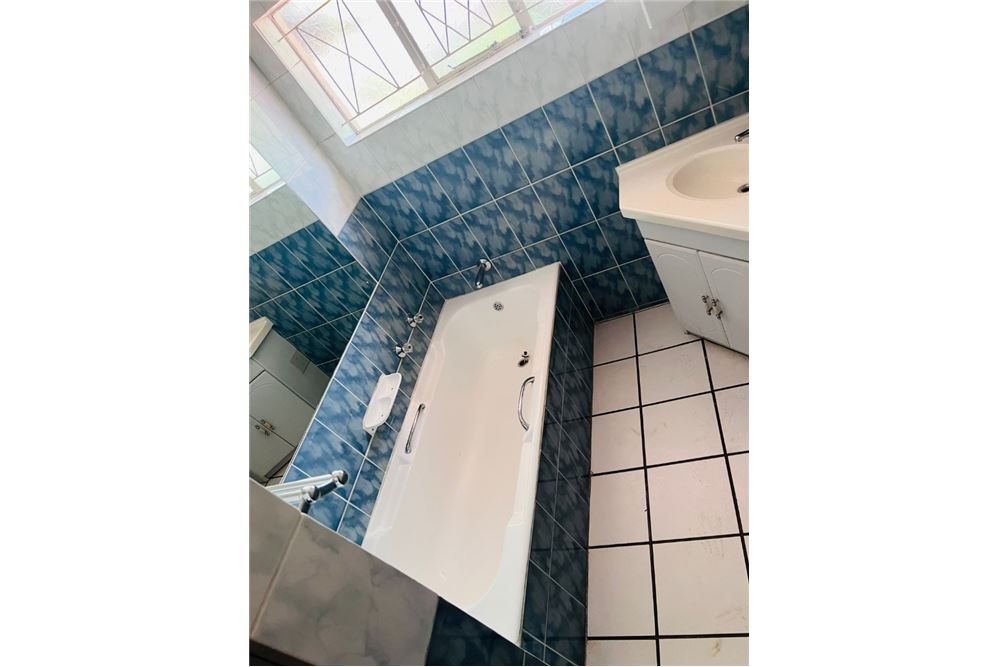 Residencial - Casa - Lynnwood, Gauteng - South Africa - 22 - 1031414137-16