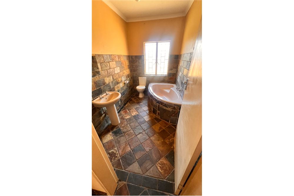 Residential - House - Dorandia, Gauteng - South Africa - 16 - 1031414112-24