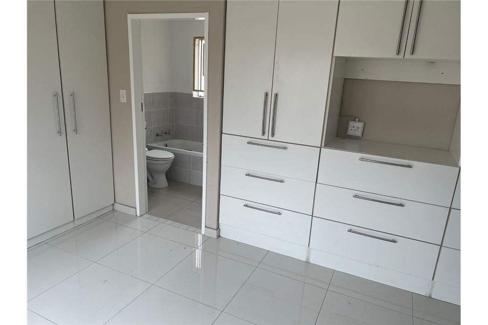 Residential - House - Danville, Gauteng - South Africa - 31 - 1031414015-774