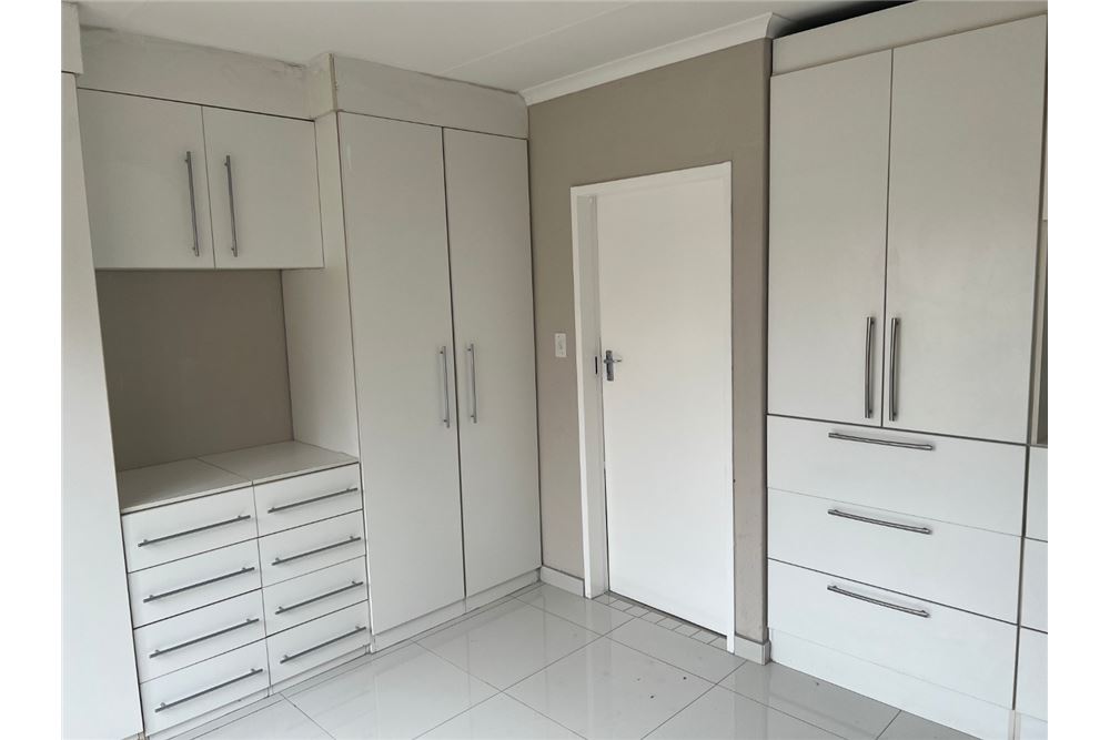 Residential - House - Danville, Gauteng - South Africa - 27 - 1031414015-774