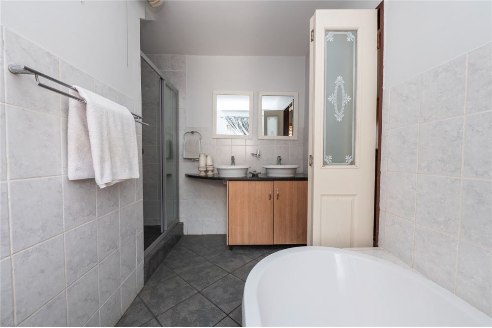 Residential - Bahay - Bassonia Rock, Gauteng - South Africa - 25 - 1031421027-747