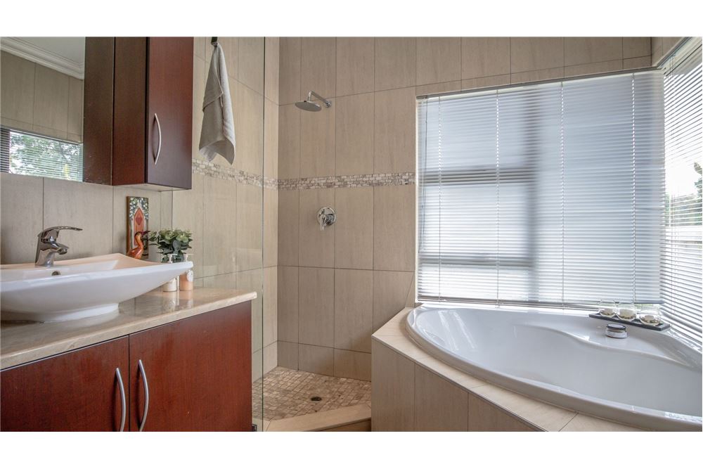 Residenziale - Casa - Magalieskruin, Gauteng - South Africa - 82 - 1031414142-43