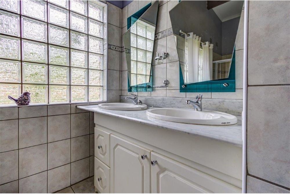 Residential - Отдельно стоящий дом - Terenure, Gauteng - South Africa - 28 - 1031439312-11