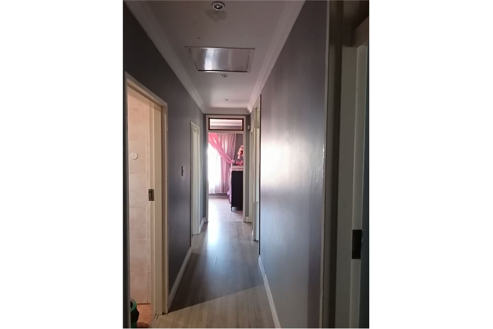 Residential - بيت مستقل - Kathu, Northern Cape - South Africa - 8 - 1031368008-103