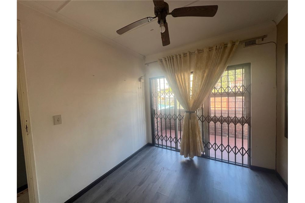 Residential - Townhouse - Glenwood, KwaZulu Natal - South Africa - 23 - 1031465092-171